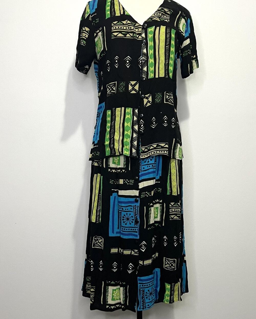 Center Aisle Woman Size M Top & Matching Skirt Black Green Blue Abstract